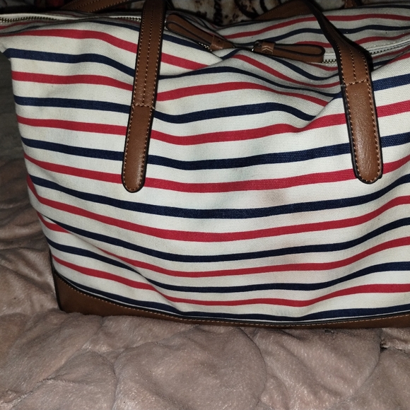 Tommy Hilfiger large bag/tote. Snaps down to a smaller size bag. - Picture 6 of 6